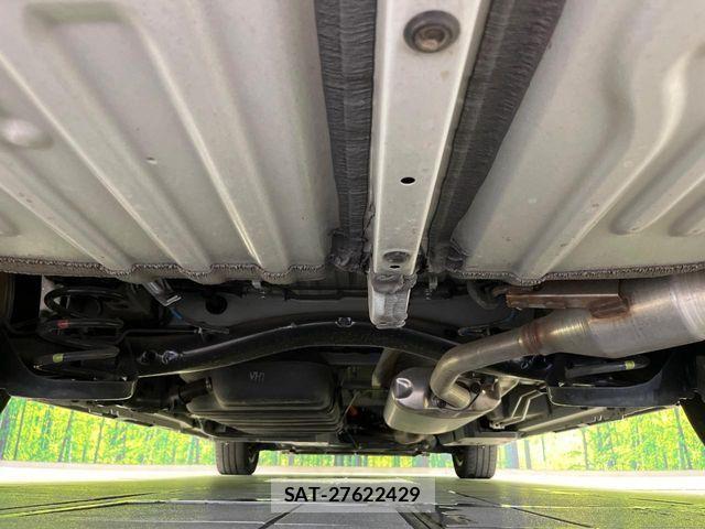 Toyota VOXY HYBRID 2023-11 8882931-19