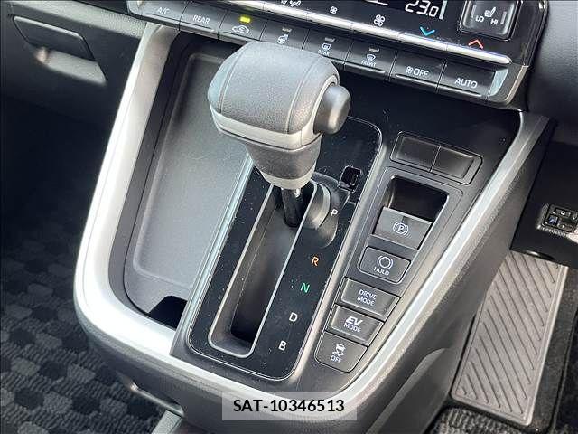 Toyota VOXY HYBRID 2024-07 8882927-24