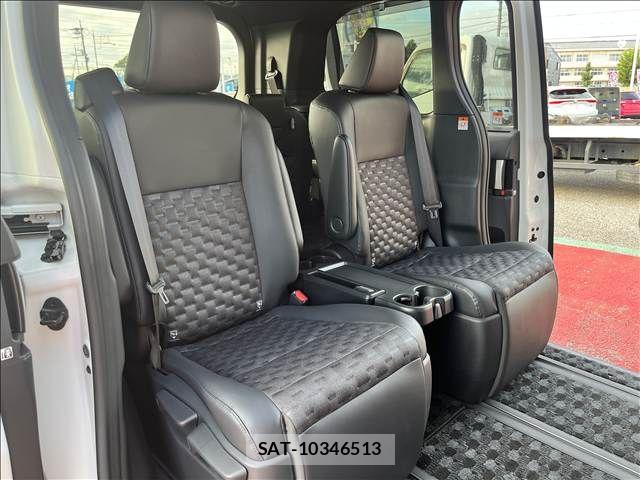 Toyota VOXY HYBRID 2024-07 8882927-26