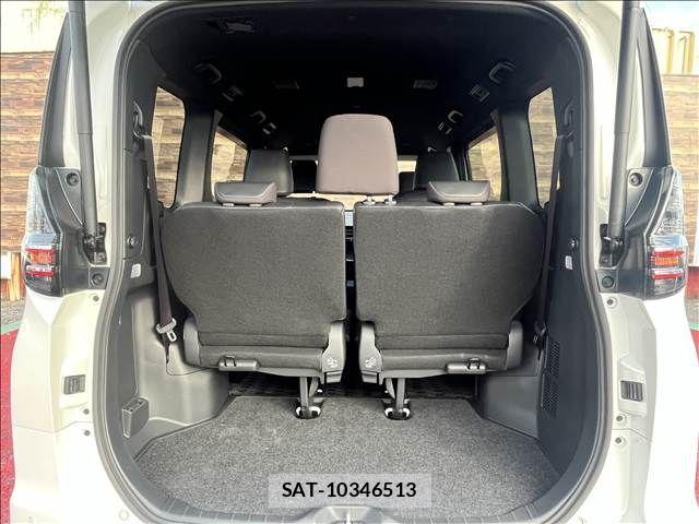 Toyota VOXY HYBRID 2024-07 8882927-28