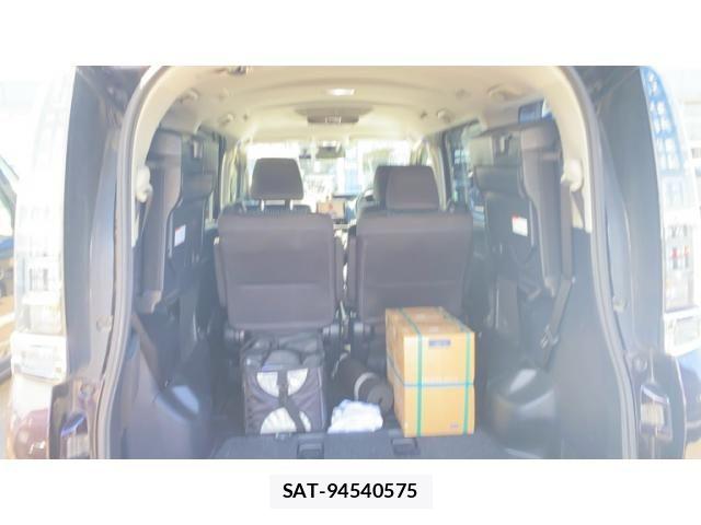 Toyota VOXY HYBRID 2016-05 8882947-9