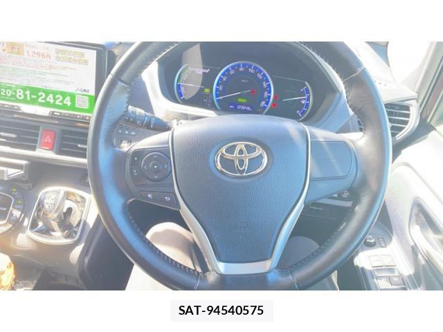 Toyota VOXY HYBRID 2016-05 8882947-11