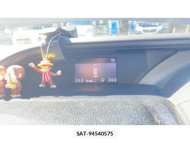 Toyota VOXY HYBRID 2016-05 8882947-13