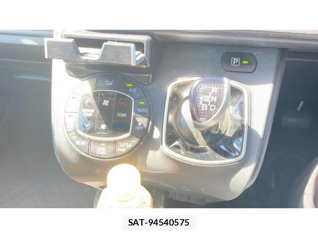 Toyota VOXY HYBRID 2016-05 8882947-16