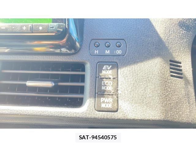 Toyota VOXY HYBRID 2016-05 8882947-17