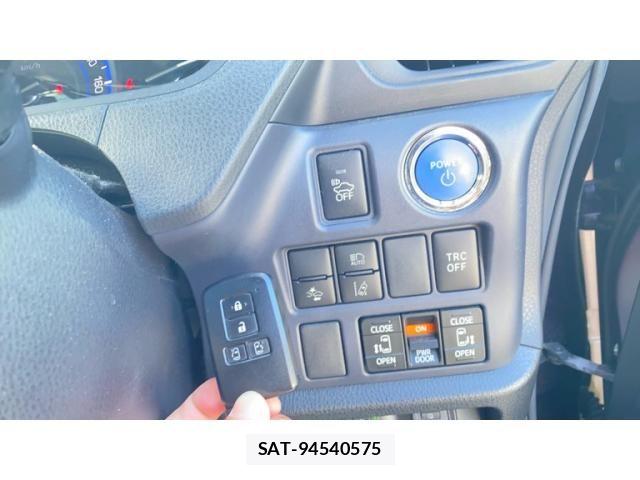 Toyota VOXY HYBRID 2016-05 8882947-18