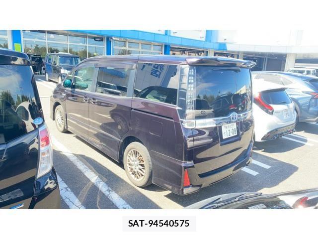 Toyota VOXY HYBRID 2016-05 8882947-1