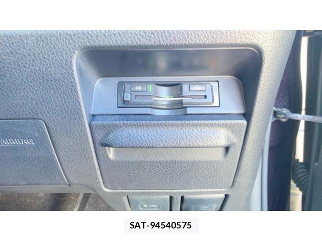 Toyota VOXY HYBRID 2016-05 8882947-19