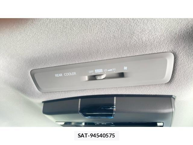Toyota VOXY HYBRID 2016-05 8882947-23