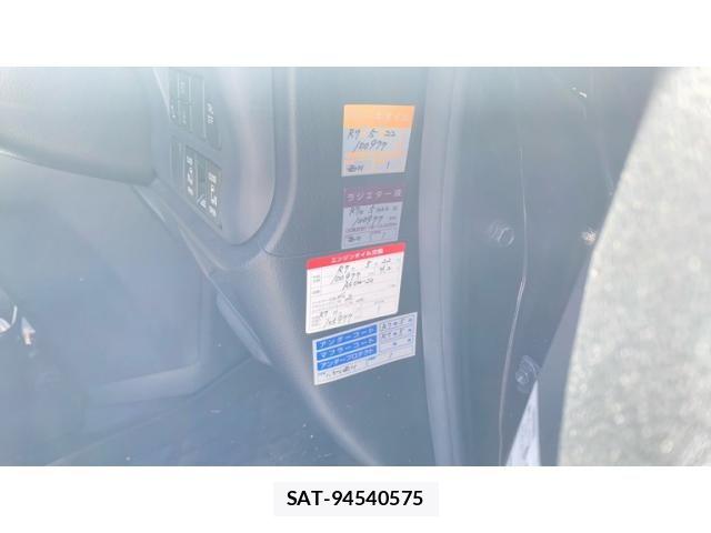 Toyota VOXY HYBRID 2016-05 8882947-26