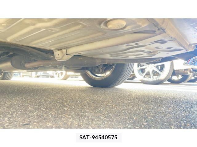 Toyota VOXY HYBRID 2016-05 8882947-2