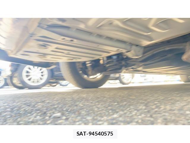 Toyota VOXY HYBRID 2016-05 8882947-3
