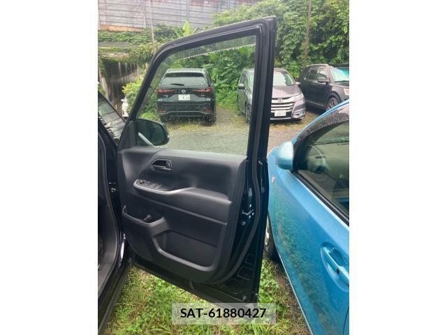 Toyota VOXY HYBRID 2023-04 8882934-13