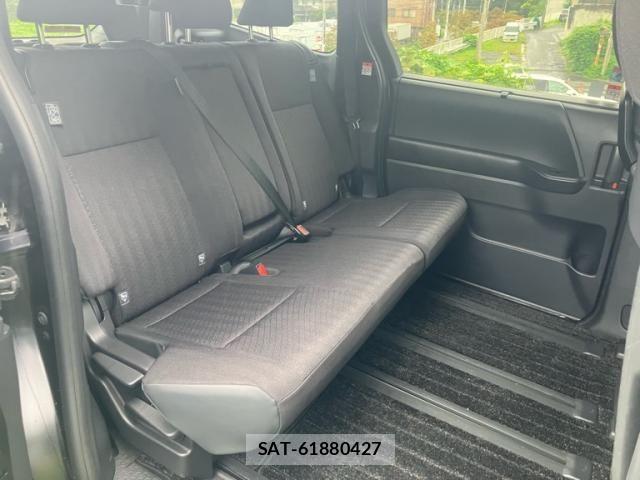 Toyota VOXY HYBRID 2023-04 8882934-14