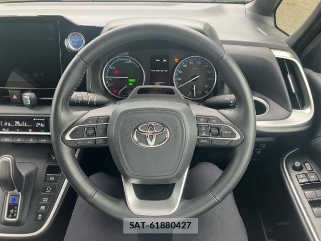 Toyota VOXY HYBRID 2023-04 8882934-18