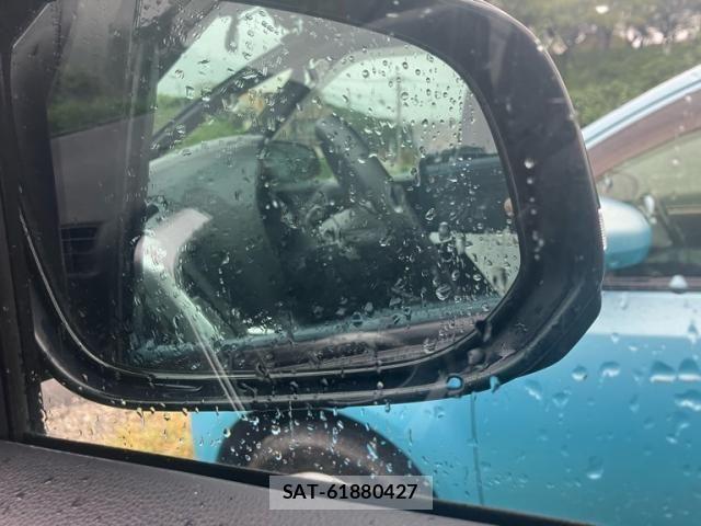 Toyota VOXY HYBRID 2023-04 8882934-23