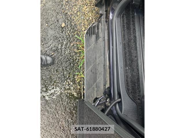 Toyota VOXY HYBRID 2023-04 8882934-27