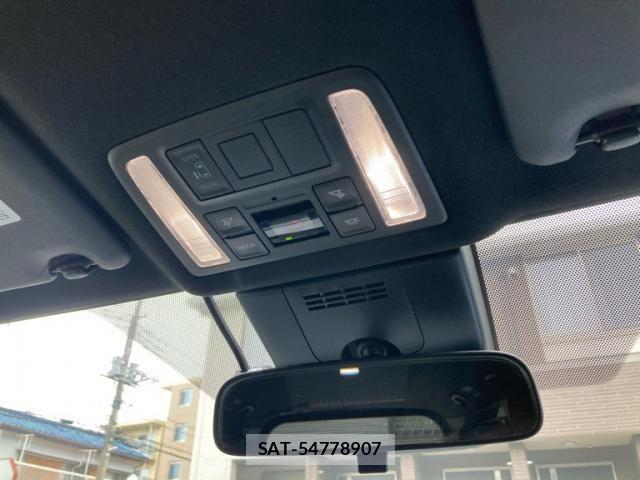 Toyota VOXY HYBRID 2023-05 8882930-17