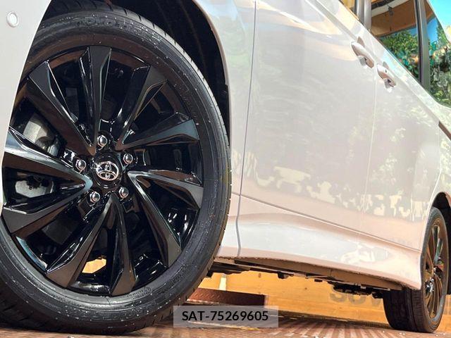 Toyota VOXY HYBRID 2026-08 8882913-14
