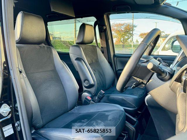 Toyota VOXY HYBRID 2021-06 8882937-11