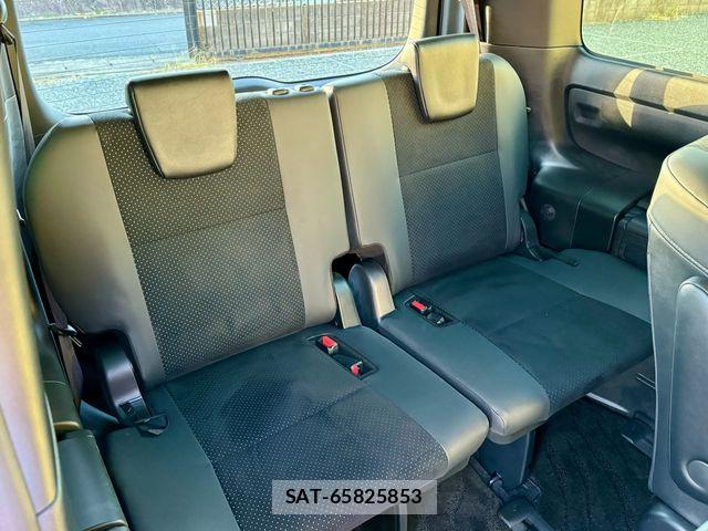 Toyota VOXY HYBRID 2021-06 8882937-13