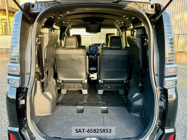 Toyota VOXY HYBRID 2021-06 8882937-15
