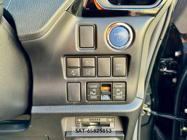 Toyota VOXY HYBRID 2021-06 8882937-17