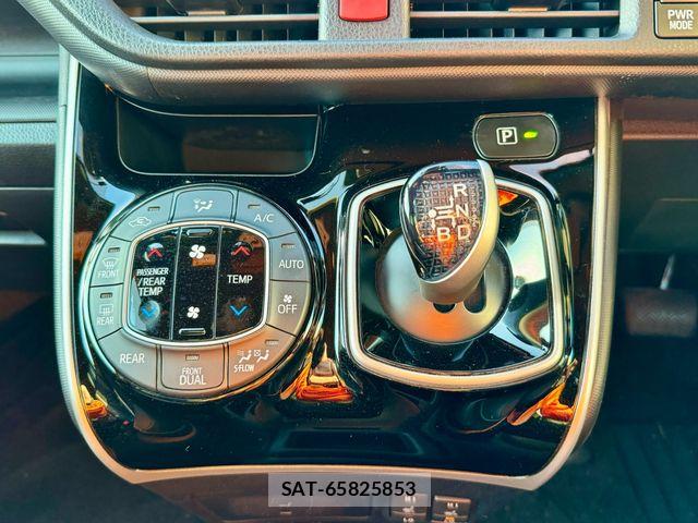 Toyota VOXY HYBRID 2021-06 8882937-18