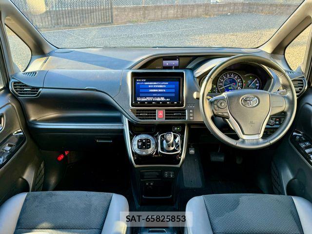 Toyota VOXY HYBRID 2021-06 8882937-1
