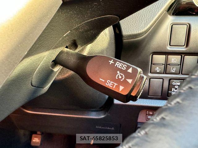 Toyota VOXY HYBRID 2021-06 8882937-20
