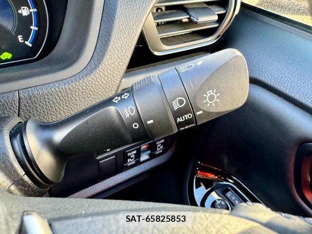 Toyota VOXY HYBRID 2021-06 8882937-22
