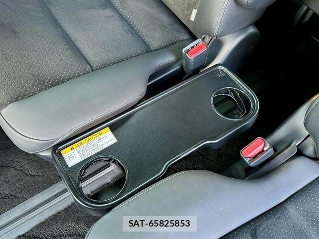Toyota VOXY HYBRID 2021-06 8882937-24