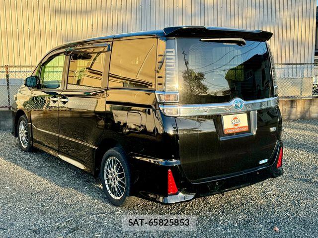 Toyota VOXY HYBRID 2021-06 8882937-4