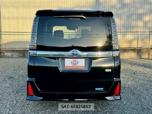 Toyota VOXY HYBRID 2021-06 8882937-5