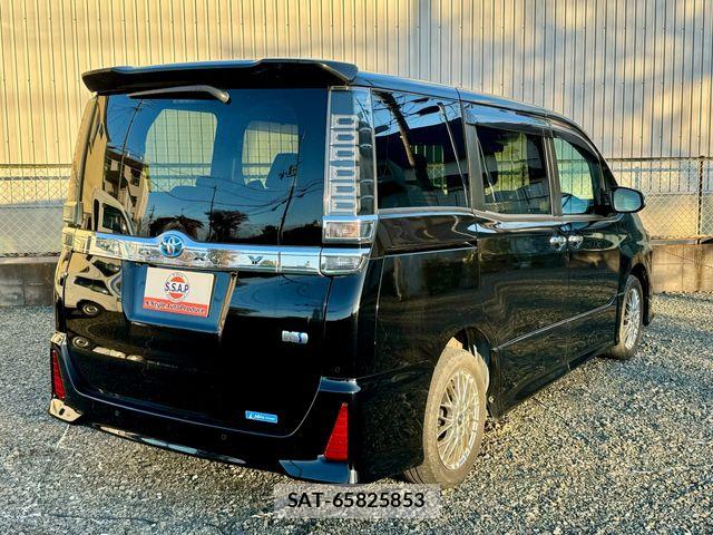 Toyota VOXY HYBRID 2021-06 8882937-6