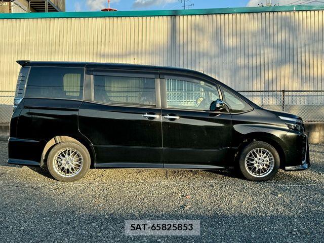 Toyota VOXY HYBRID 2021-06 8882937-7