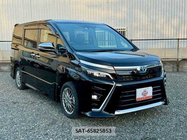 Toyota VOXY HYBRID 2021-06 8882937-8