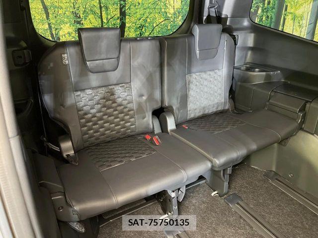 Toyota VOXY HYBRID 2025-11 8882915-9