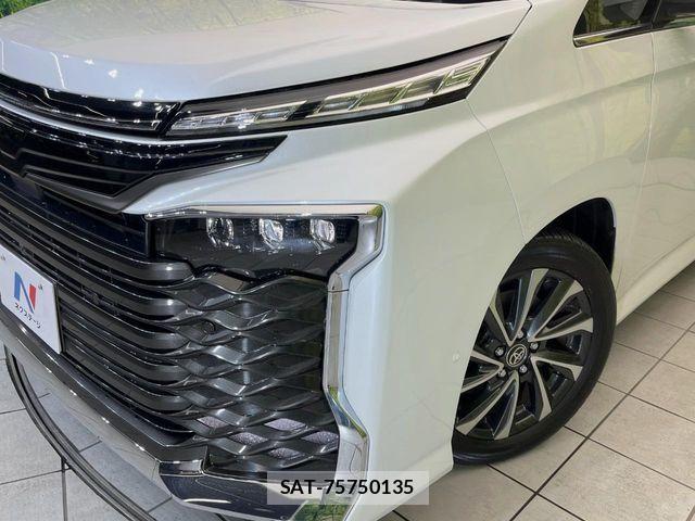 Toyota VOXY HYBRID 2025-11 8882915-12