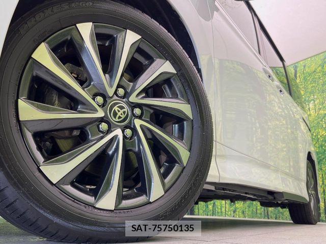 Toyota VOXY HYBRID 2025-11 8882915-13