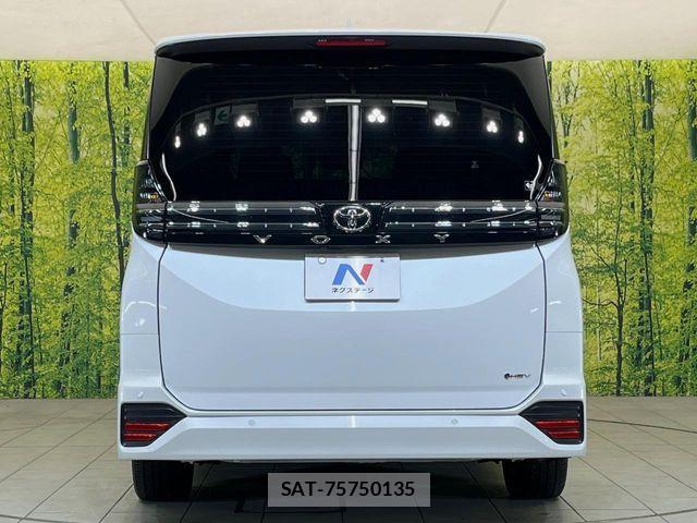 Toyota VOXY HYBRID 2025-11 8882915-15