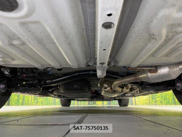 Toyota VOXY HYBRID 2025-11 8882915-18