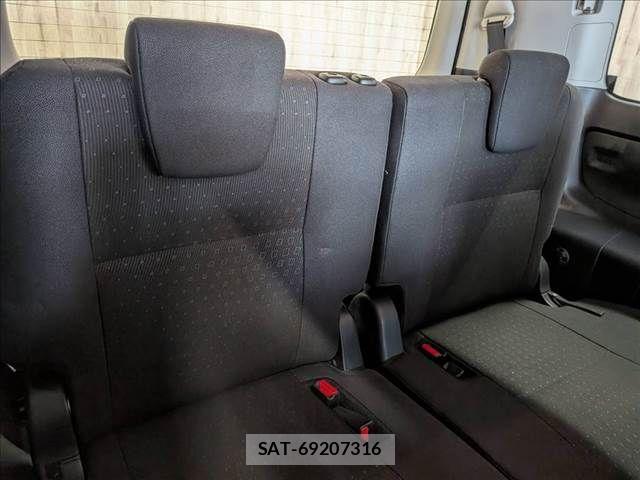 Toyota VOXY HYBRID 2015-03 8882944-10