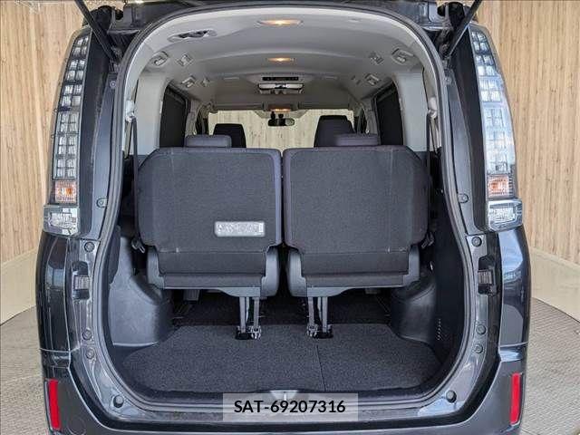 Toyota VOXY HYBRID 2015-03 8882944-11