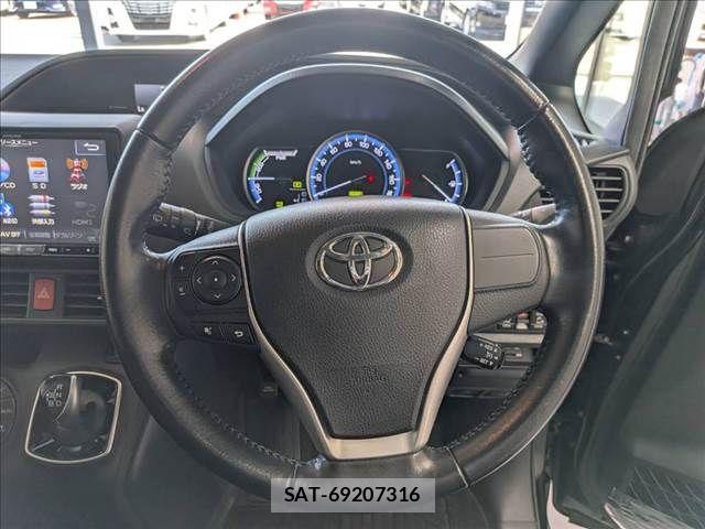 Toyota VOXY HYBRID 2015-03 8882944-12