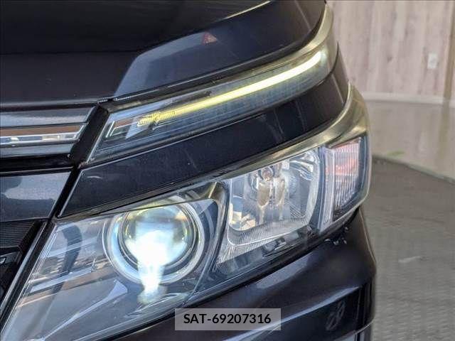 Toyota VOXY HYBRID 2015-03 8882944-13