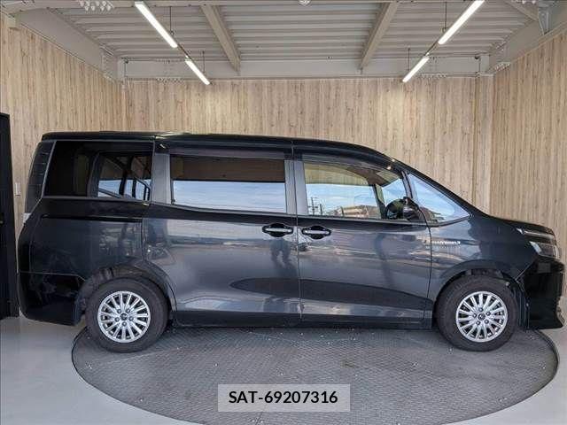 Toyota VOXY HYBRID 2015-03 8882944-18