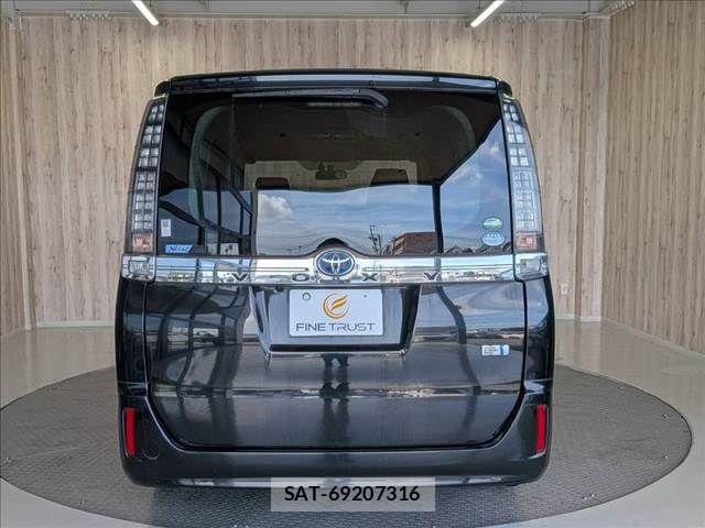Toyota VOXY HYBRID 2015-03 8882944-19