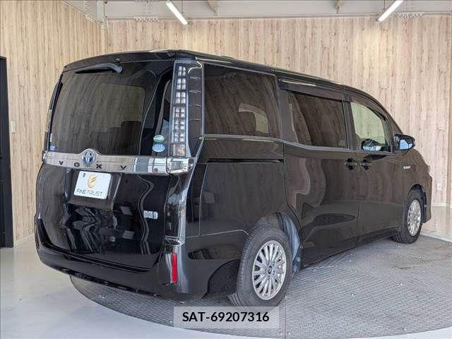 Toyota VOXY HYBRID 2015-03 8882944-20