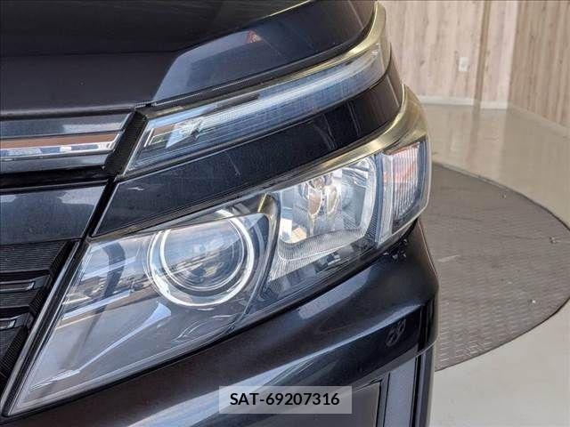 Toyota VOXY HYBRID 2015-03 8882944-23